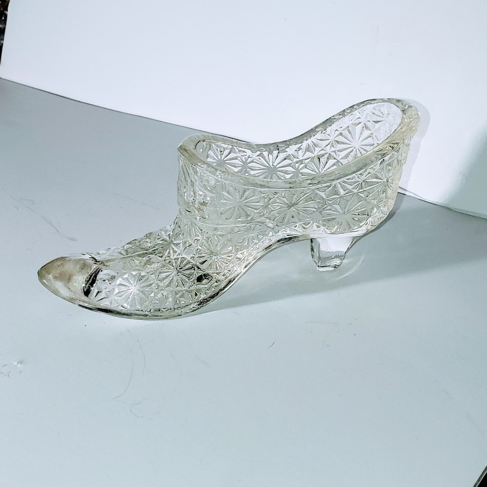 Fenton Daisy & Button Slipper